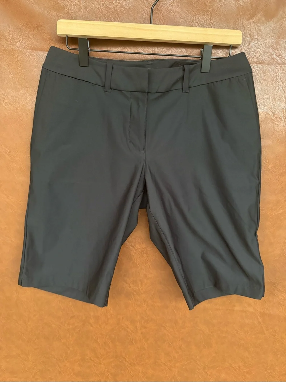 Nike Golf Womens 6 Black Dri Fit Bermuda Shorts Athletic Stretch Golfing 10”
